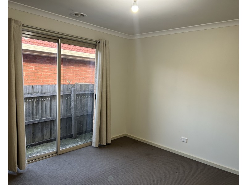2/6 Ortolan Avenue, Broadmeadows VIC 3047