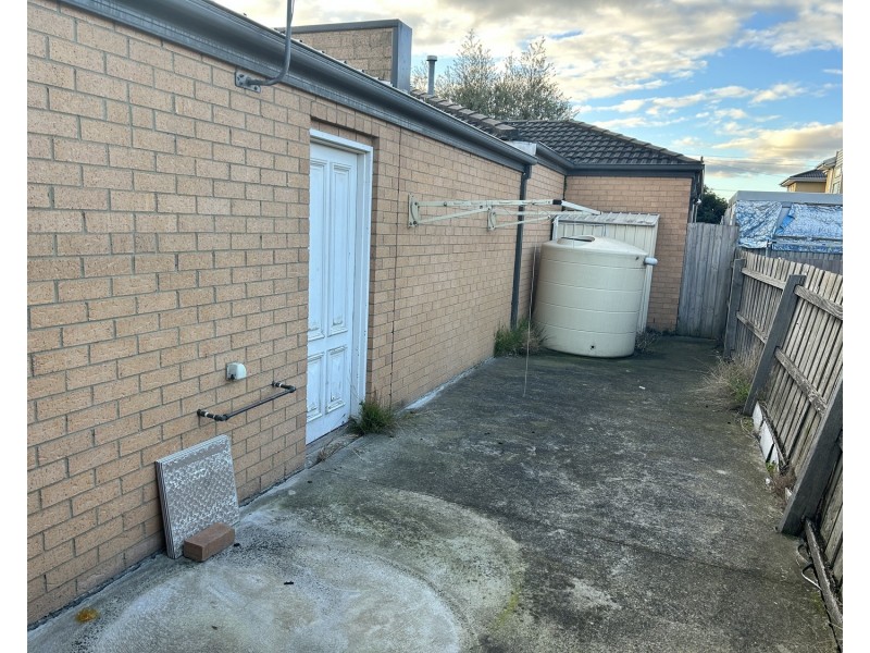 2/6 Ortolan Avenue, Broadmeadows VIC 3047