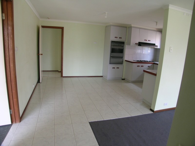 2/27 Shankland Boulevard, Meadow Heights VIC 3048