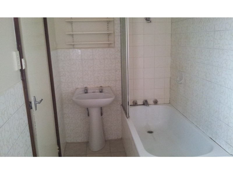 1/82 Augustine Terrace, Glenroy VIC 3046