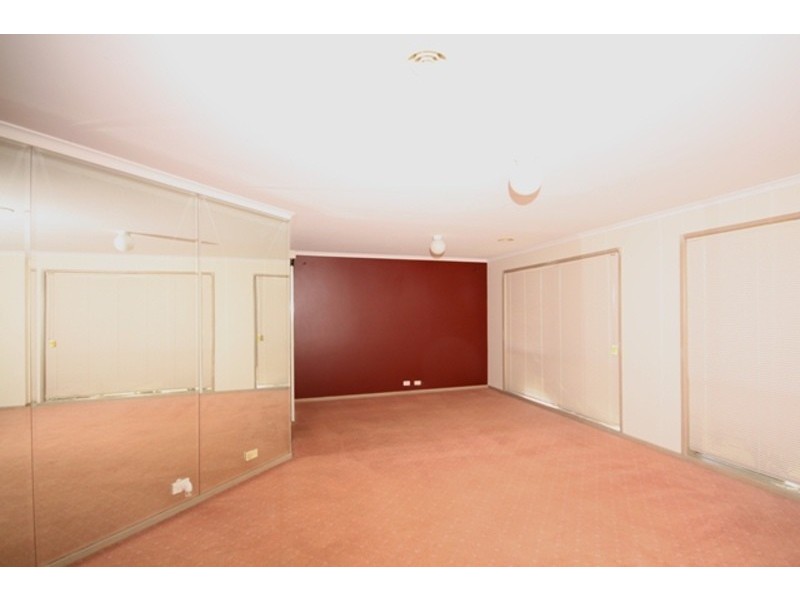 8 Midhurst Court, Craigieburn VIC 3064