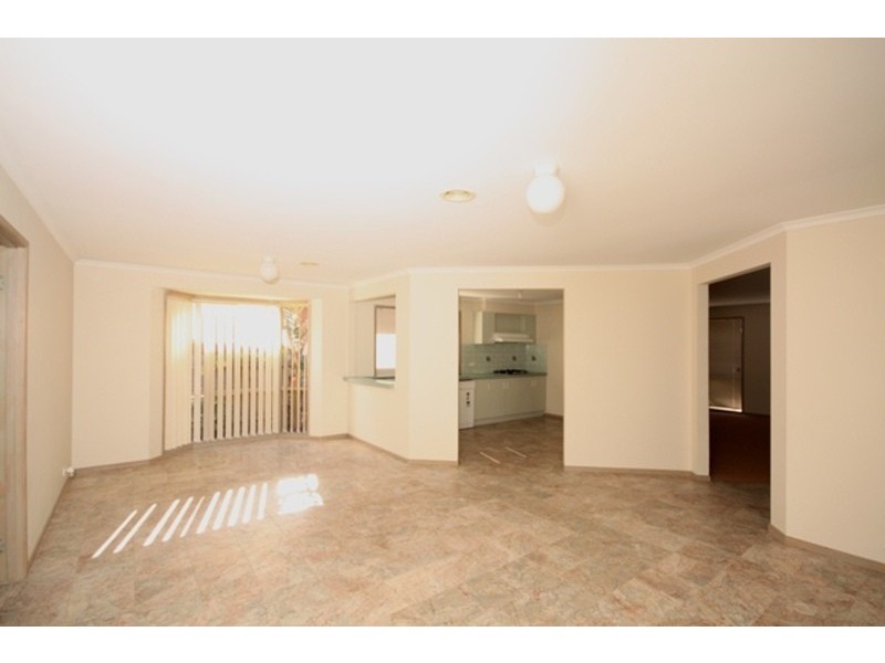 8 Midhurst Court, Craigieburn VIC 3064