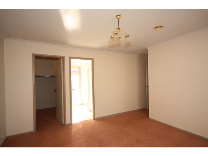 8 Midhurst Court, Craigieburn VIC 3064