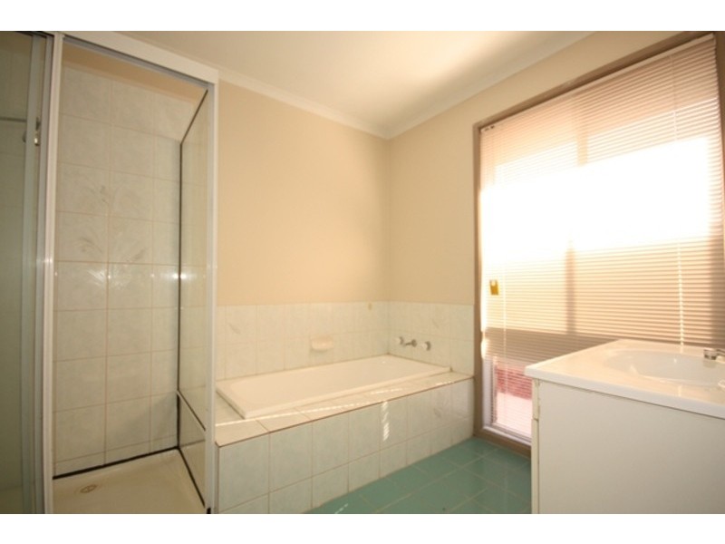 8 Midhurst Court, Craigieburn VIC 3064