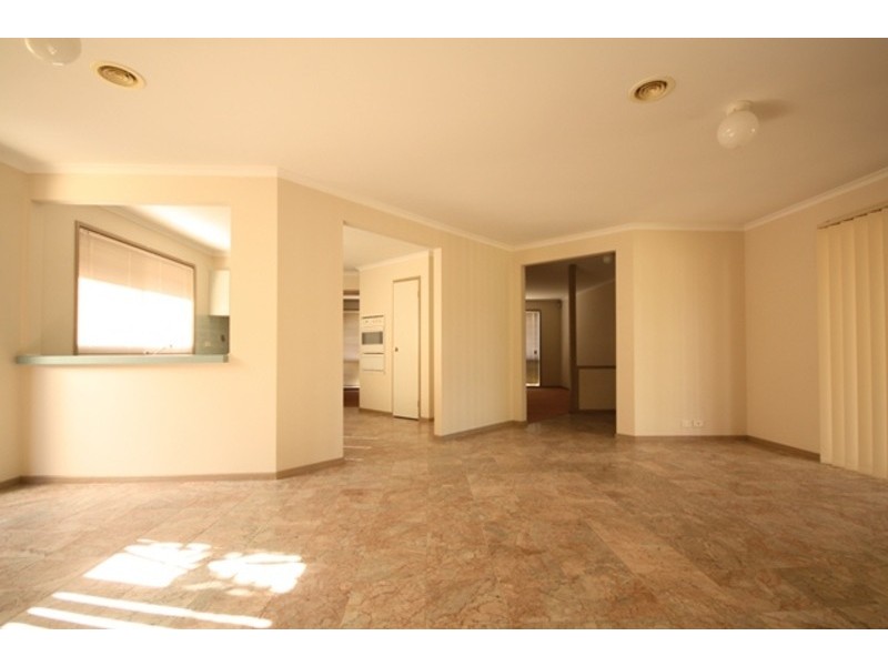 8 Midhurst Court, Craigieburn VIC 3064