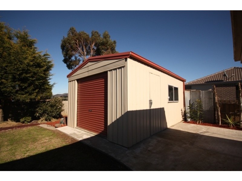 8 Midhurst Court, Craigieburn VIC 3064