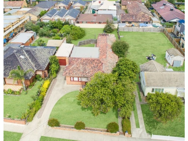 11 Gladstone Parade, Glenroy VIC 3046