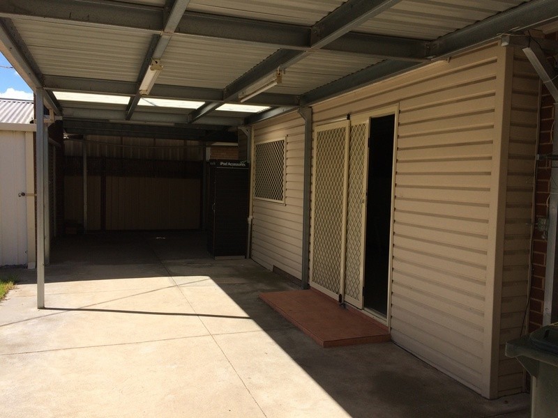 8 Tooradin Avenue, Dallas VIC 3047