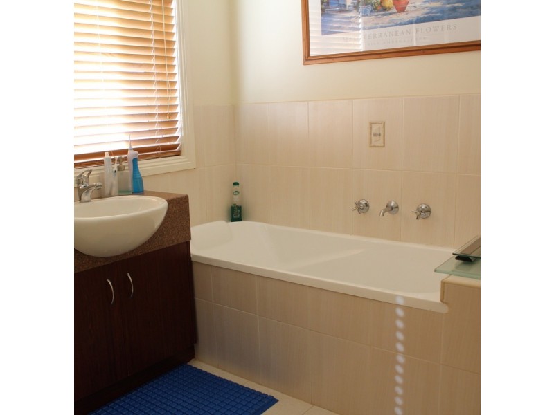 1/4-8 Mladen Court, Coolaroo VIC 3048