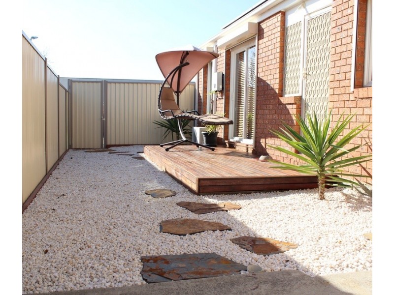 1/4-8 Mladen Court, Coolaroo VIC 3048