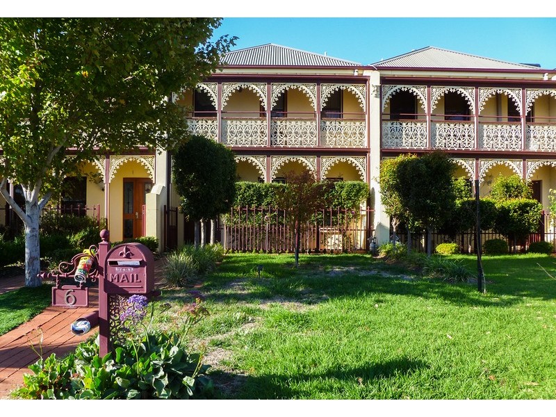 6 Simmonds Place, Roxburgh Park VIC 3064