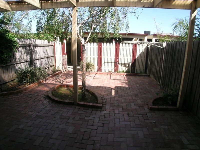 6 Simmonds Place, Roxburgh Park VIC 3064