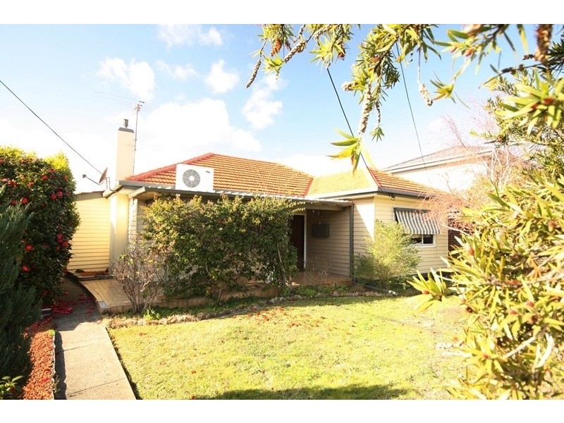52 Grevillia Road, Oak Park VIC 3046