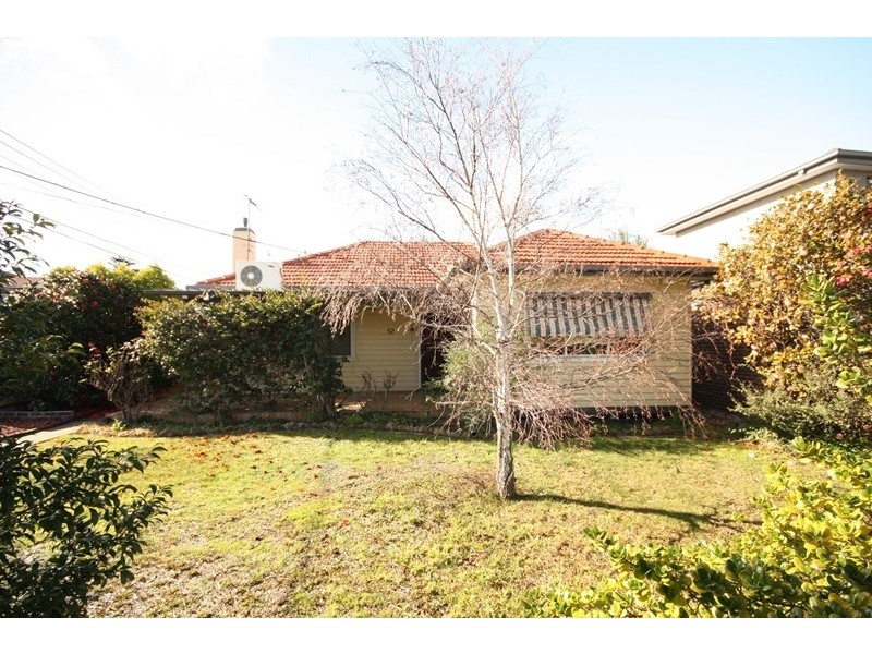 52 Grevillia Road, Oak Park VIC 3046