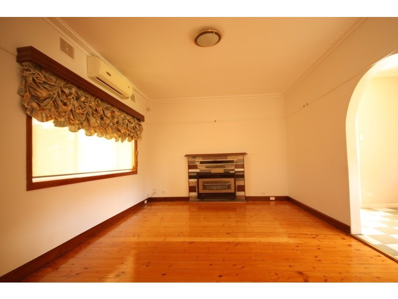 52 Grevillia Road, Oak Park VIC 3046