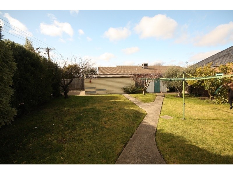 52 Grevillia Road, Oak Park VIC 3046