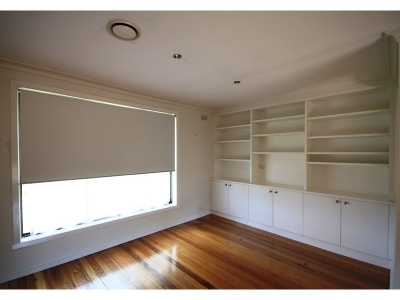 8 Larissa Avenue, Tullamarine VIC 3043