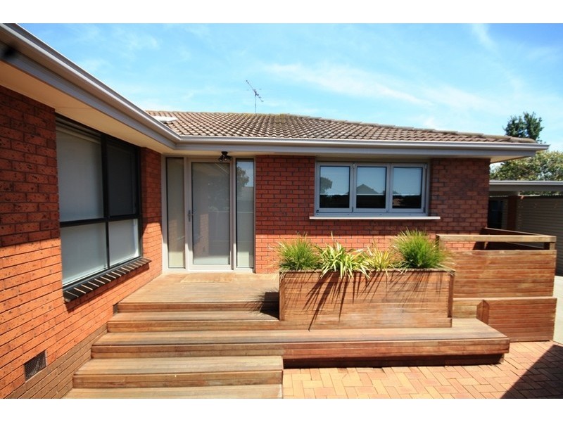 8 Larissa Avenue, Tullamarine VIC 3043