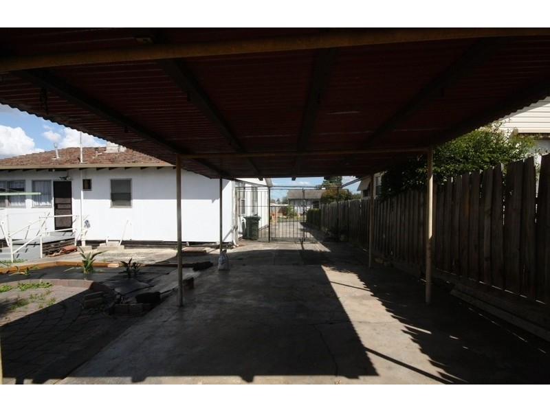 2 Calivil Street, Dallas VIC 3047