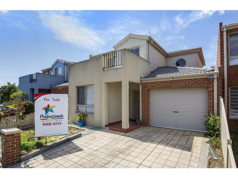 18 Lambie Way, Roxburgh Park VIC 3064