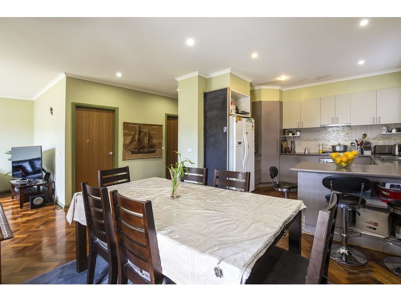 18 Lambie Way, Roxburgh Park VIC 3064