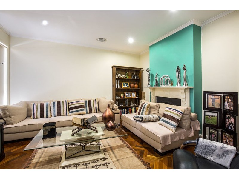 18 Lambie Way, Roxburgh Park VIC 3064