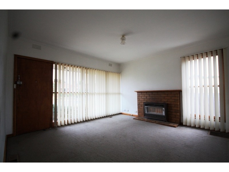 21 Hales Crescent, Jacana VIC 3047