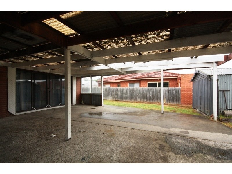 21 Hales Crescent, Jacana VIC 3047