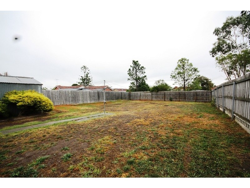 21 Hales Crescent, Jacana VIC 3047