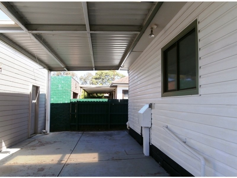 1/8 Wheatsheaf Road, Glenroy VIC 3046