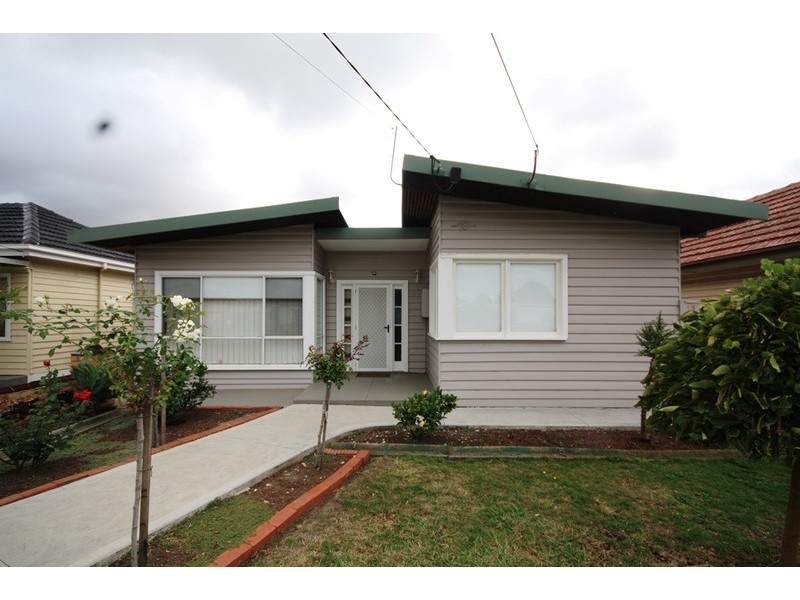 18 Warwick Road, Pascoe Vale VIC 3044