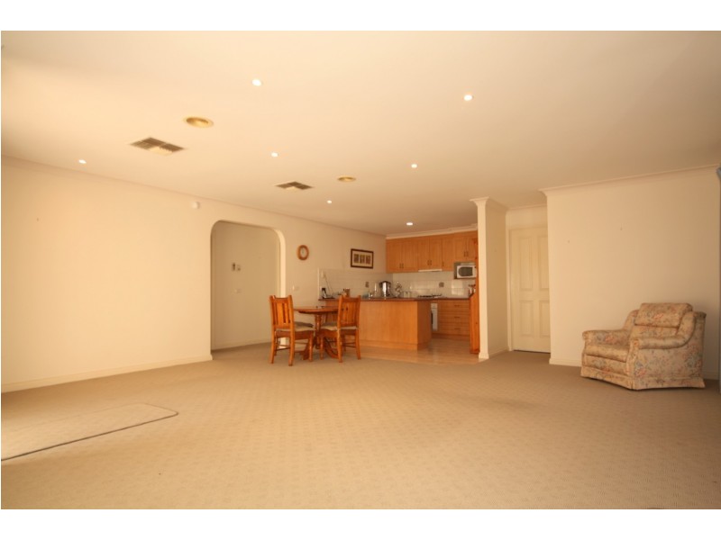 2/16 Lytton Street, Glenroy VIC 3046