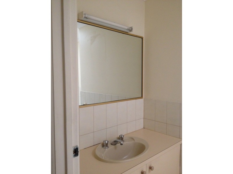 2/39 Rhodes Parade, Oak Park VIC 3046