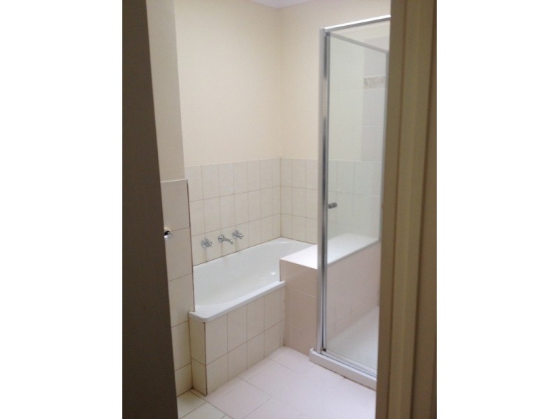 2/39 Rhodes Parade, Oak Park VIC 3046