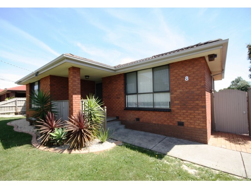 8 Larissa Avenue, Tullamarine VIC 3043