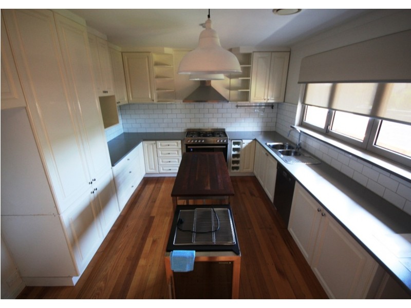 8 Larissa Avenue, Tullamarine VIC 3043