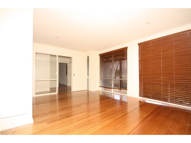 118 South Circular Road, Gladstone Park VIC 3043