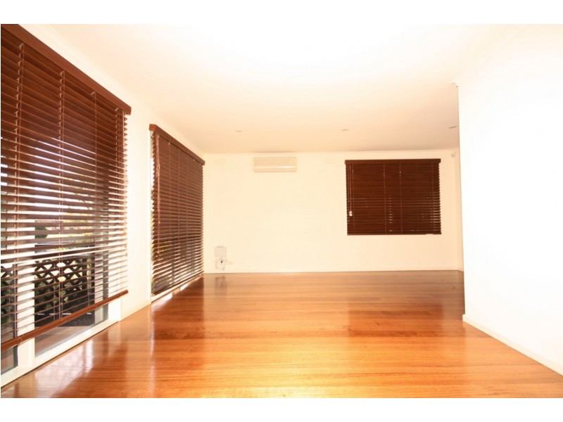 118 South Circular Road, Gladstone Park VIC 3043