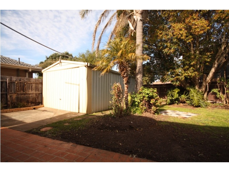 118 South Circular Road, Gladstone Park VIC 3043