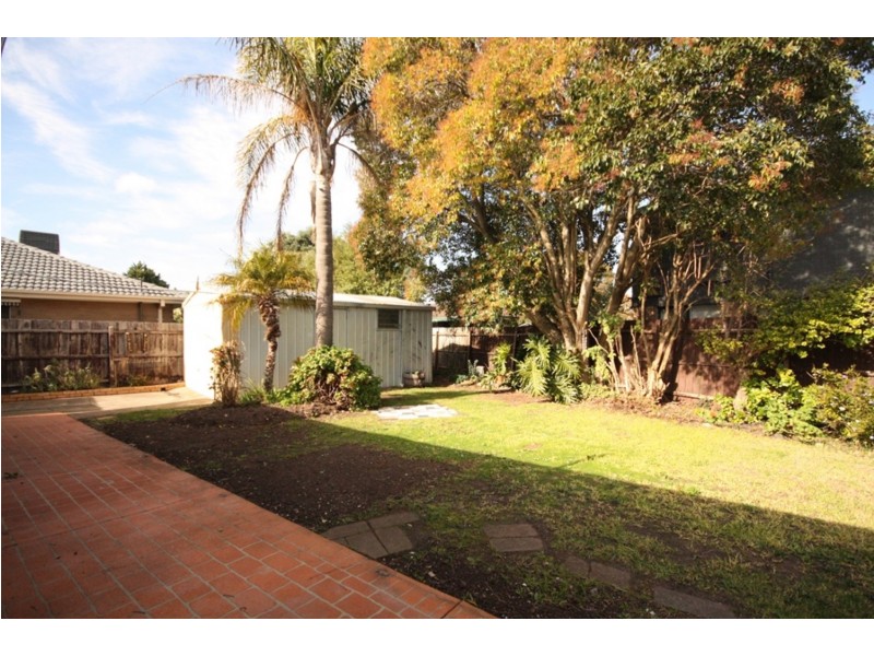 118 South Circular Road, Gladstone Park VIC 3043