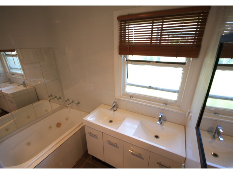 1013 Pascoe Vale Road, Jacana VIC 3047