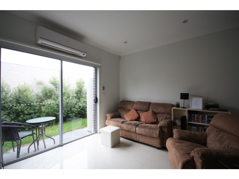 3/24 Larch Street, Thomastown VIC 3074