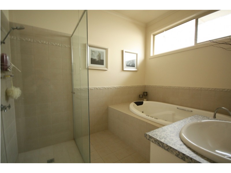 11 Langton Street, Glenroy VIC 3046