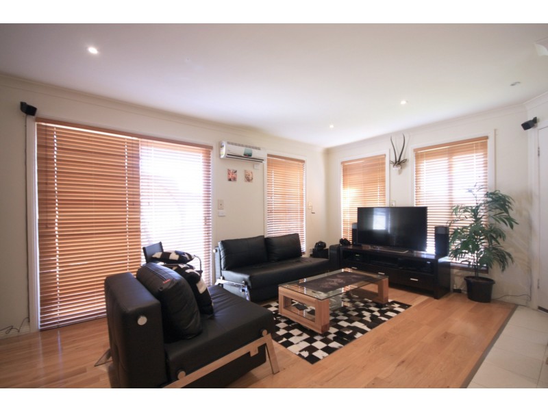 1/4-8 Mladen Court, Coolaroo VIC 3048