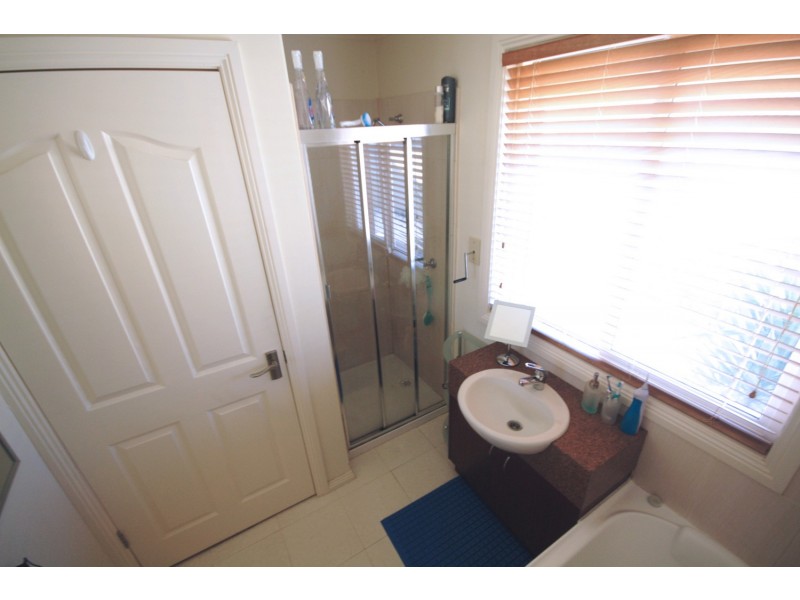 1/4-8 Mladen Court, Coolaroo VIC 3048