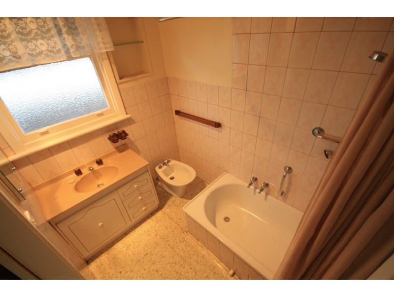 13 Moss Street, Glenroy VIC 3046