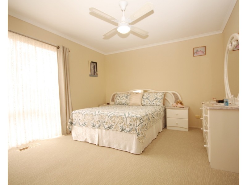 5 Elder Close, Meadow Heights VIC 3048