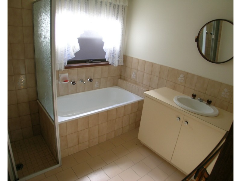 1415 Pascoe Vale Road, Meadow Heights VIC 3048