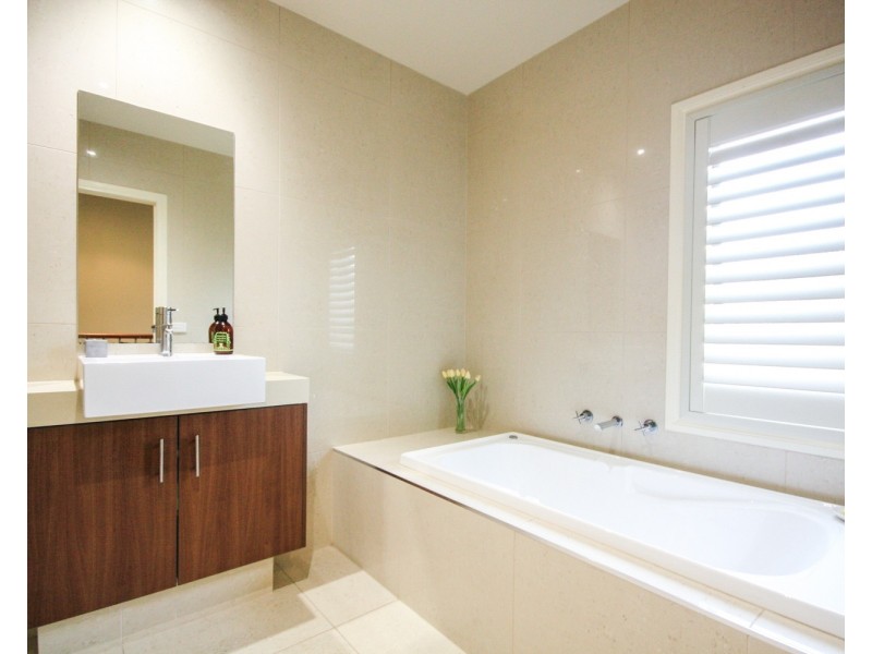2/37 Clovelly Avenue, Glenroy VIC 3046