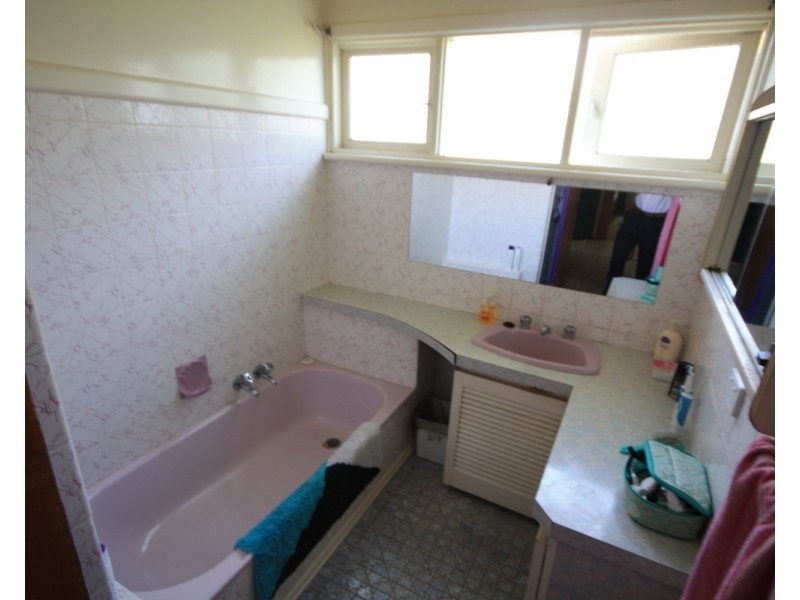 17 Anselm Grove, Glenroy VIC 3046